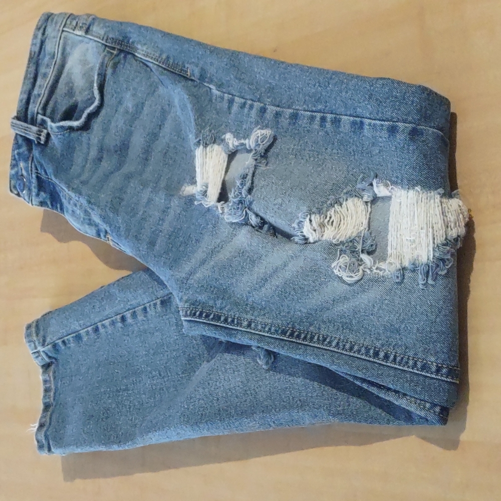 Juniors size 3/26 ripped jeans.  A12